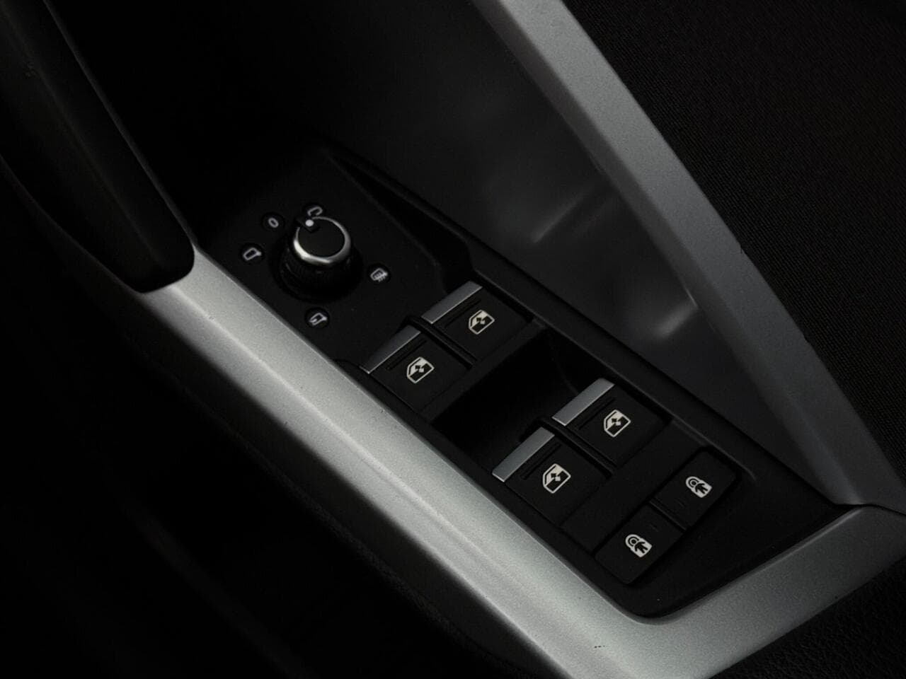 Audi Q3 thumbnail Misc Controls