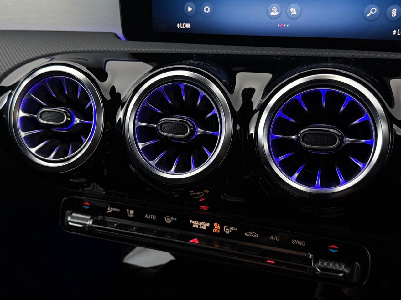 Mercedes-Benz CLA thumbnail Driver Instruments