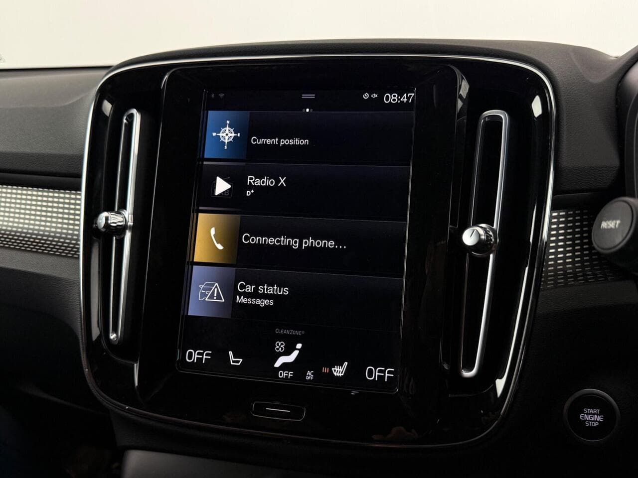 Volvo XC40 thumbnail Infotainment System