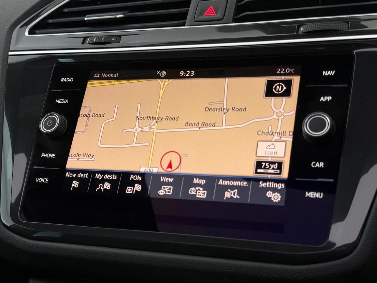 Volkswagen Tiguan thumbnail Infotainment System