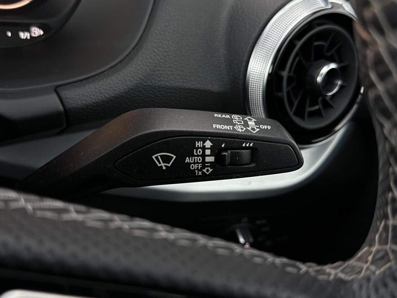 Audi Q2 thumbnail Misc Controls