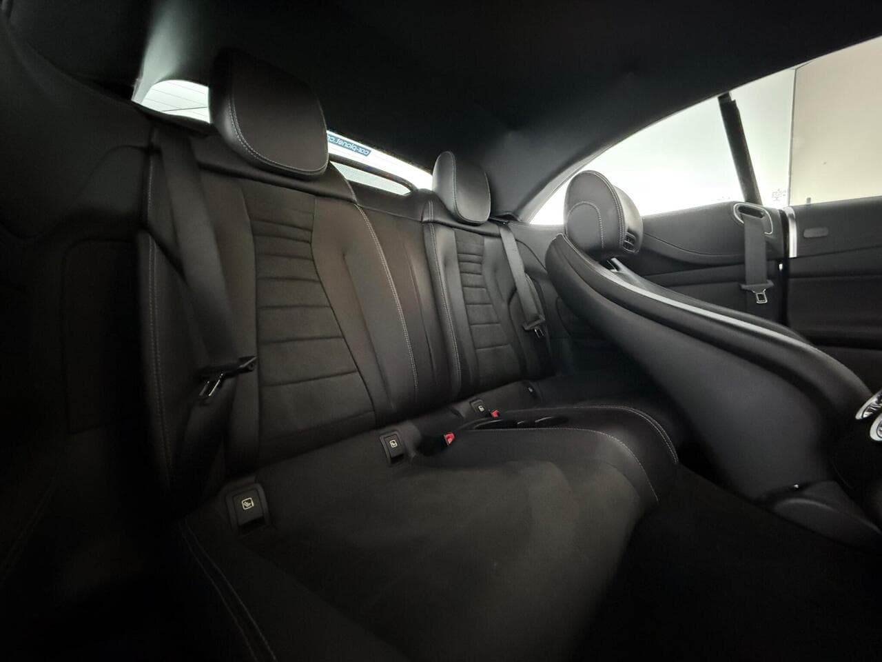 Mercedes-Benz E Class thumbnail Seats Rear