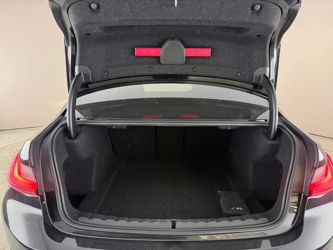 BMW 3 Series thumbnail Boot
