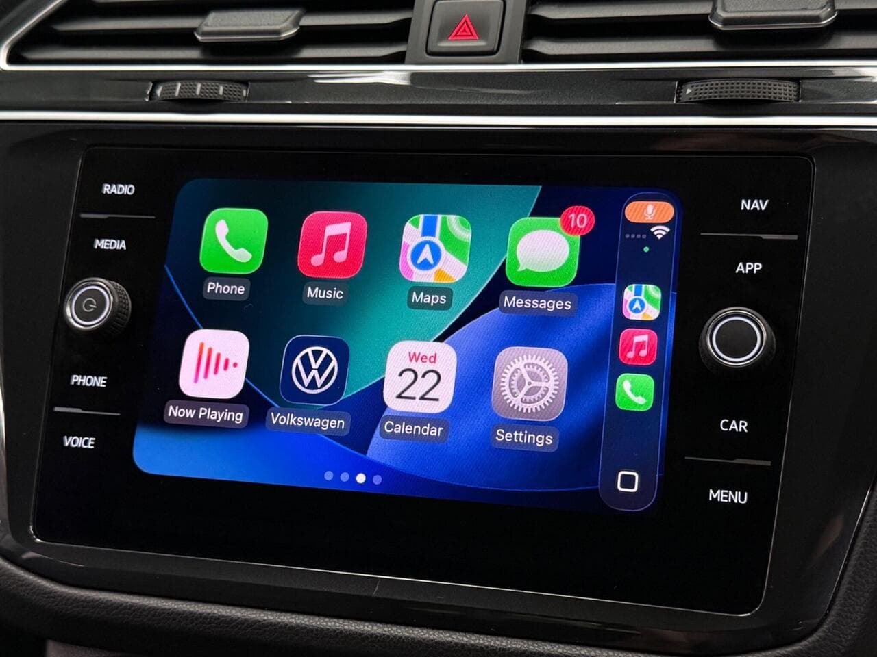 Volkswagen Tiguan thumbnail Infotainment System