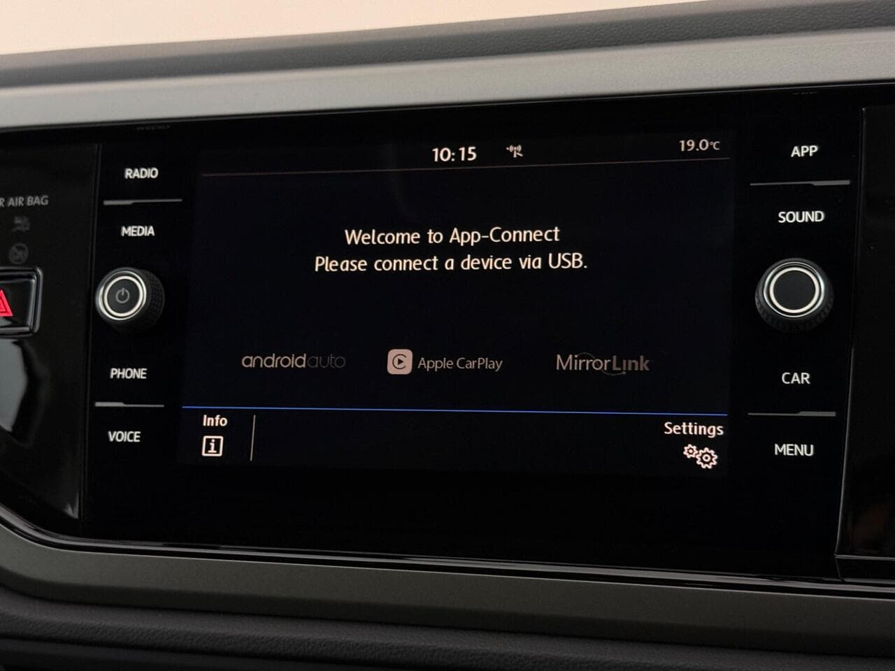 Volkswagen Polo thumbnail Infotainment System
