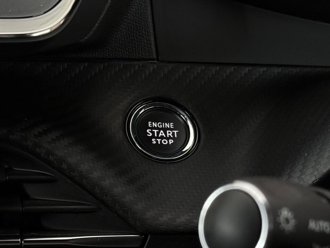 Peugeot 208 thumbnail Misc Controls
