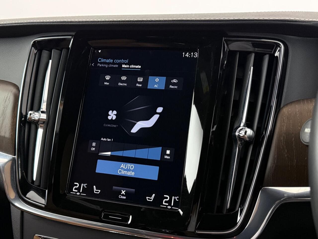 Volvo V90 thumbnail Infotainment System