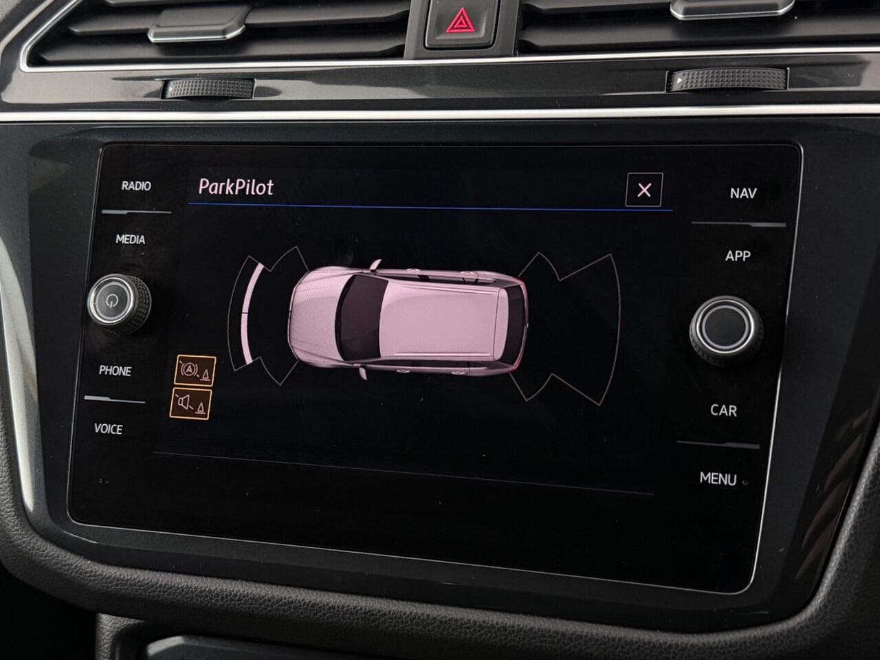 Volkswagen Tiguan thumbnail Infotainment System
