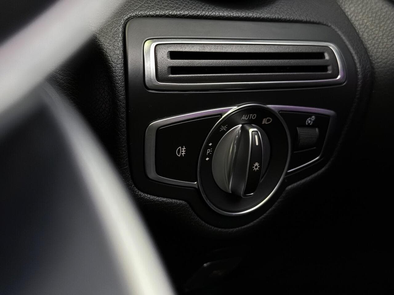 Mercedes-Benz C Class thumbnail Misc Controls