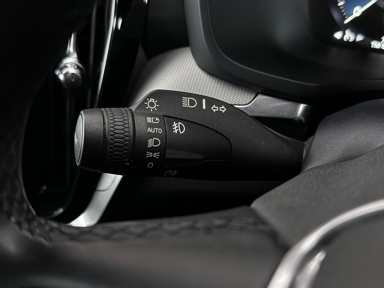 Volvo S60 thumbnail Misc Controls