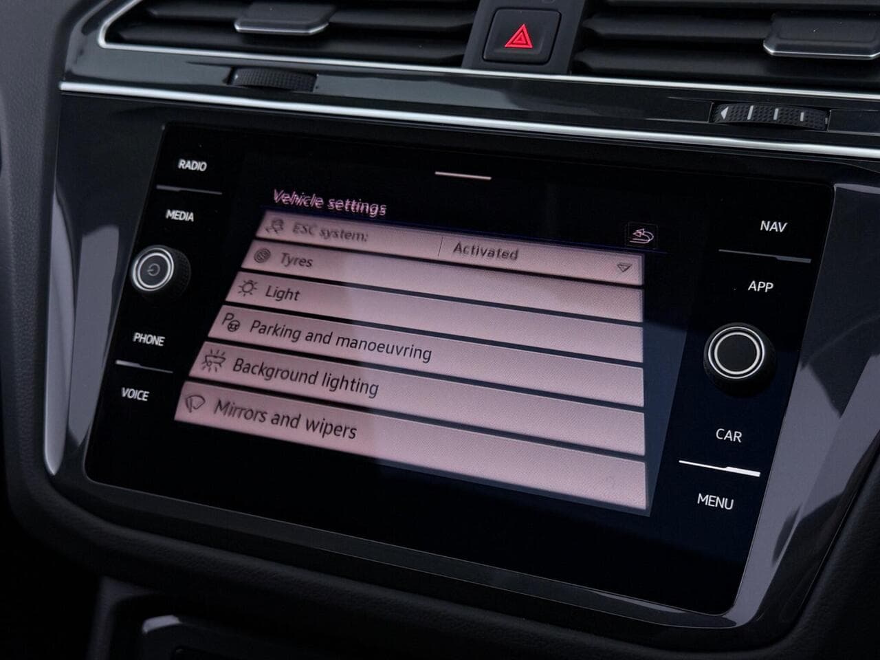 Volkswagen Tiguan thumbnail Infotainment System