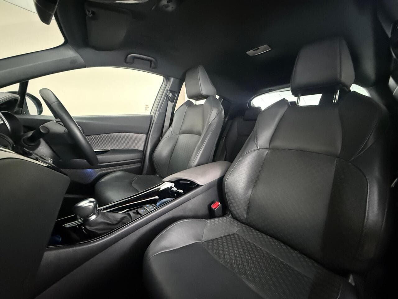 Toyota C-HR thumbnail Seat Front Passenger