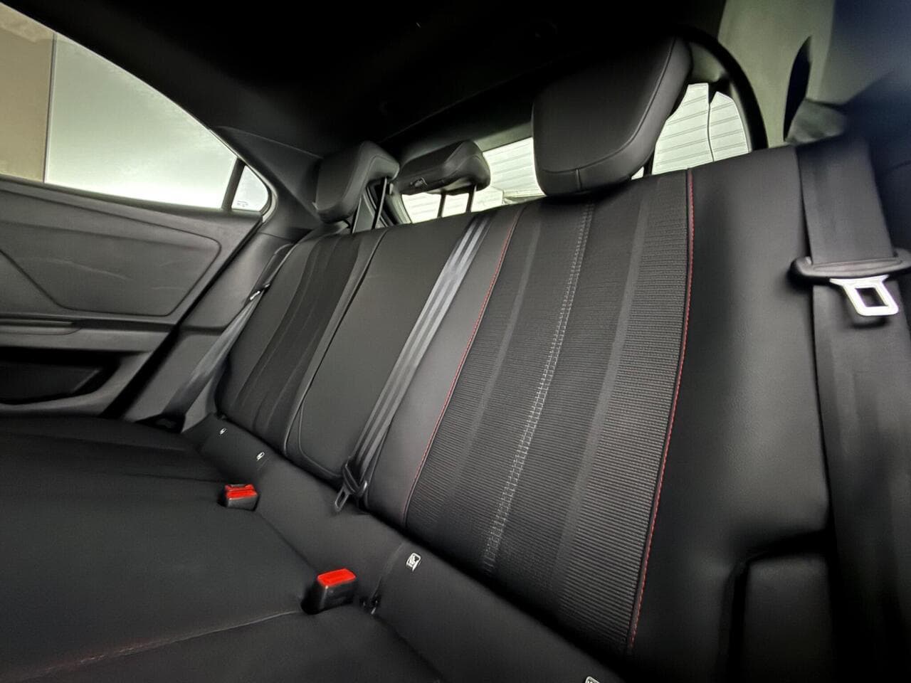 Vauxhall Mokka thumbnail Seats Rear