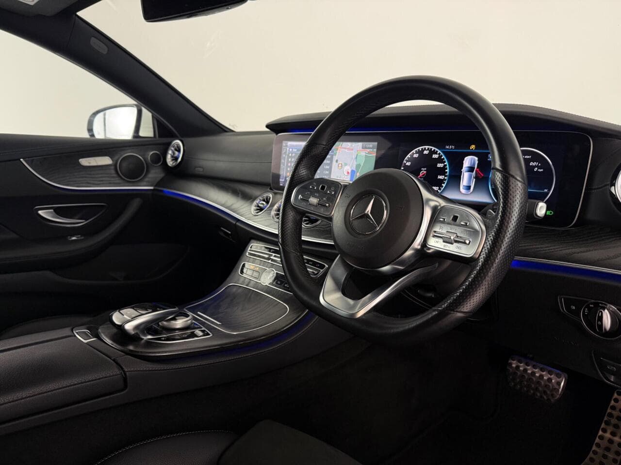 Mercedes-Benz E Class thumbnail Interior Front