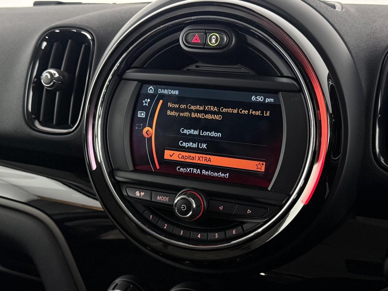 MINI Countryman thumbnail Infotainment System