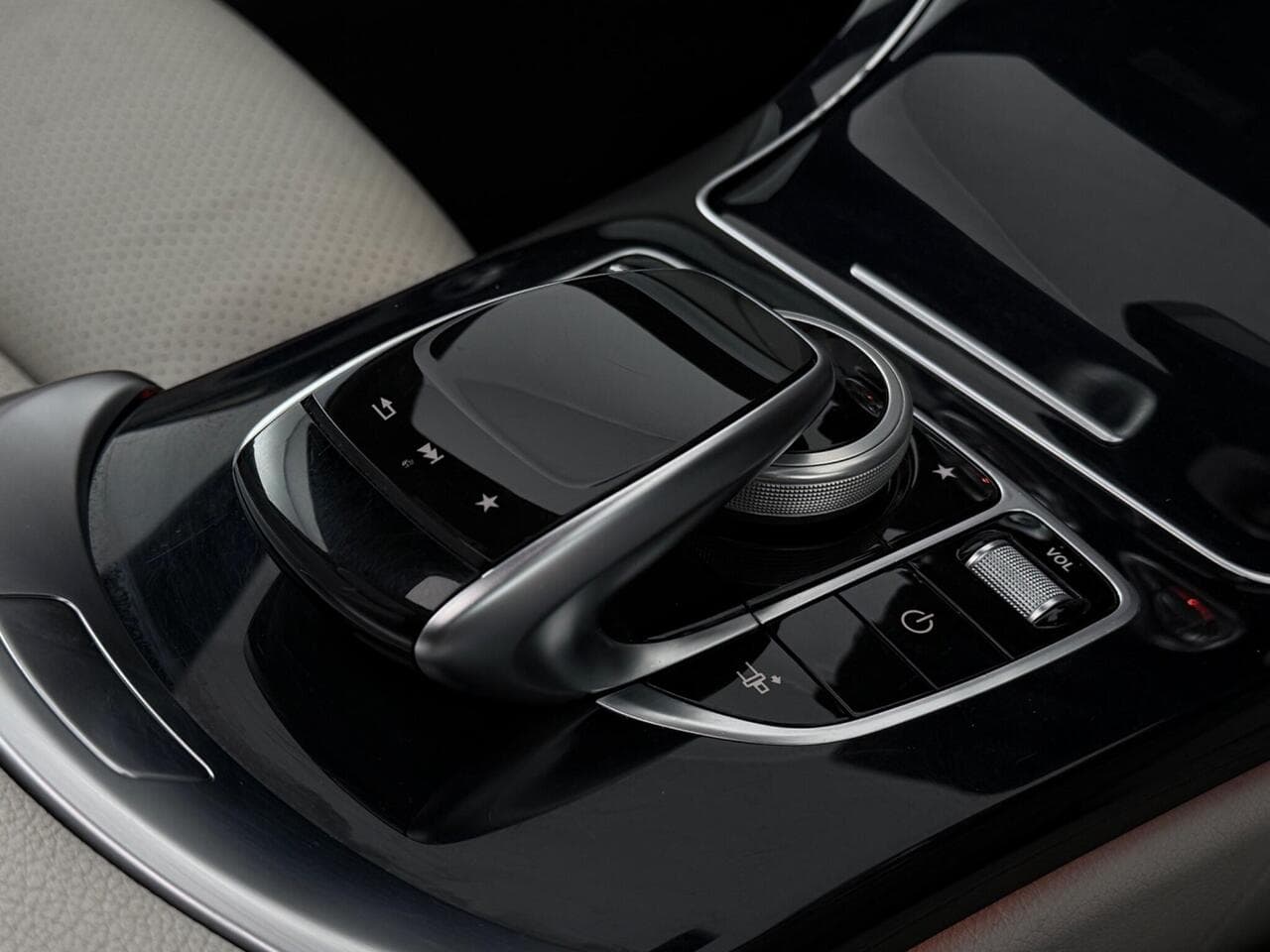 Mercedes-Benz C Class thumbnail Inconclusive