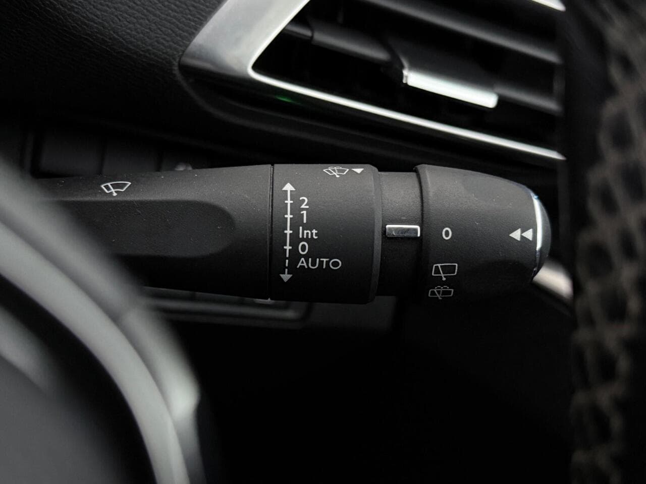 Peugeot 3008 thumbnail Misc Controls