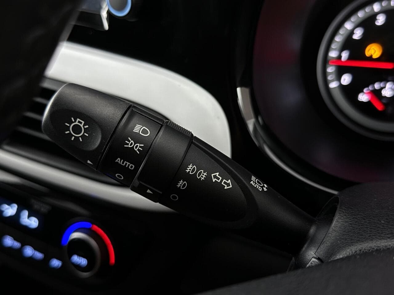 Hyundai i10 thumbnail Misc Controls