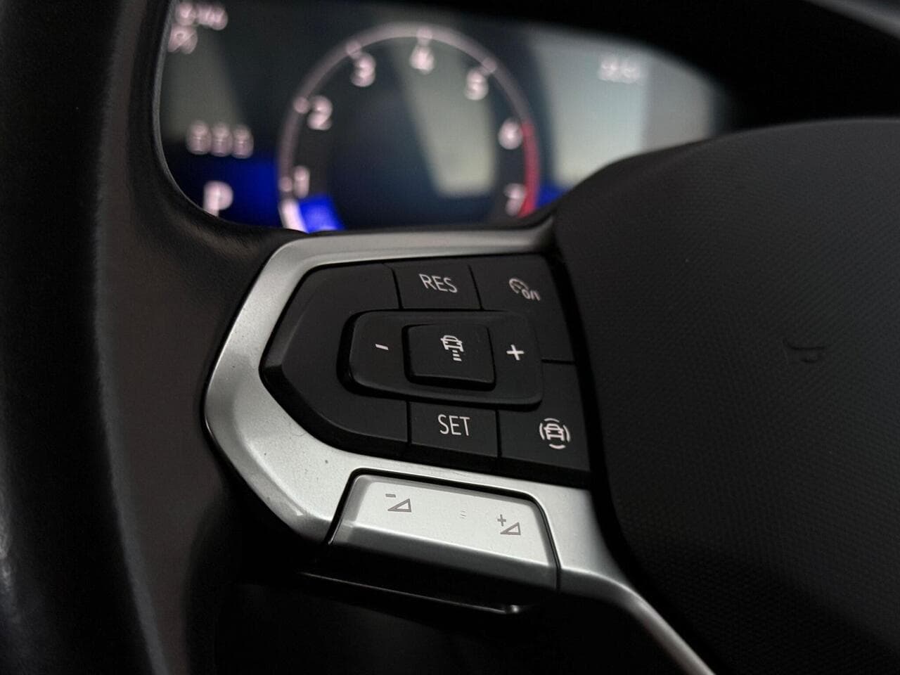 Volkswagen T-Roc thumbnail Misc Controls