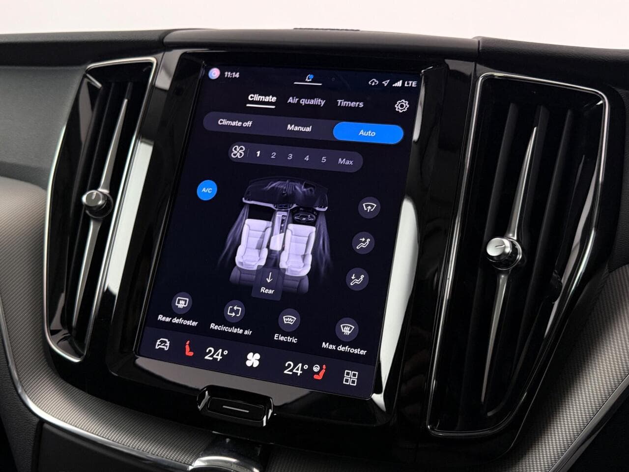 Volvo XC60 thumbnail Infotainment System