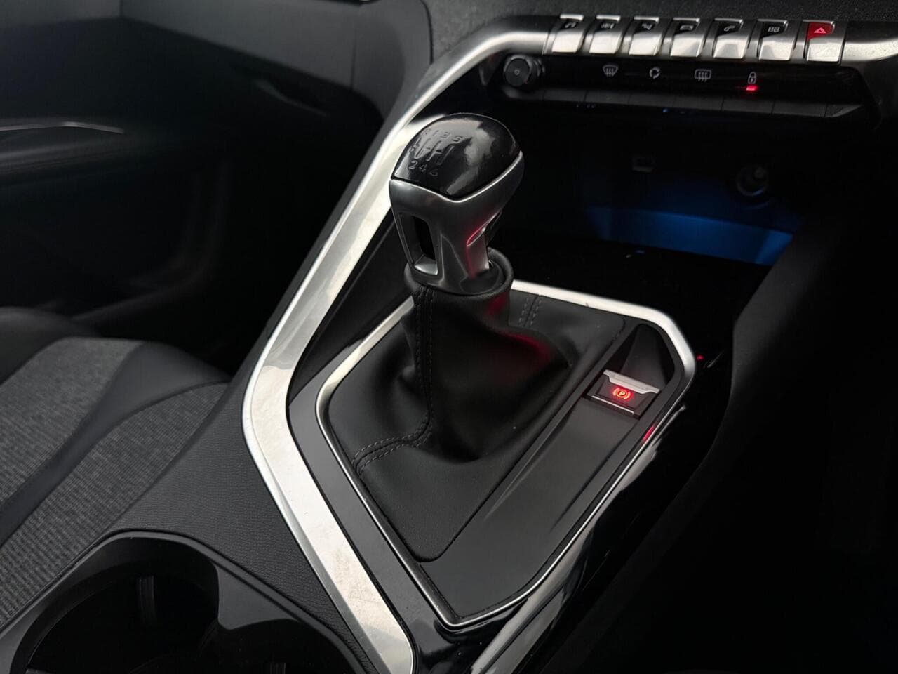 Peugeot 5008 thumbnail Interior Front
