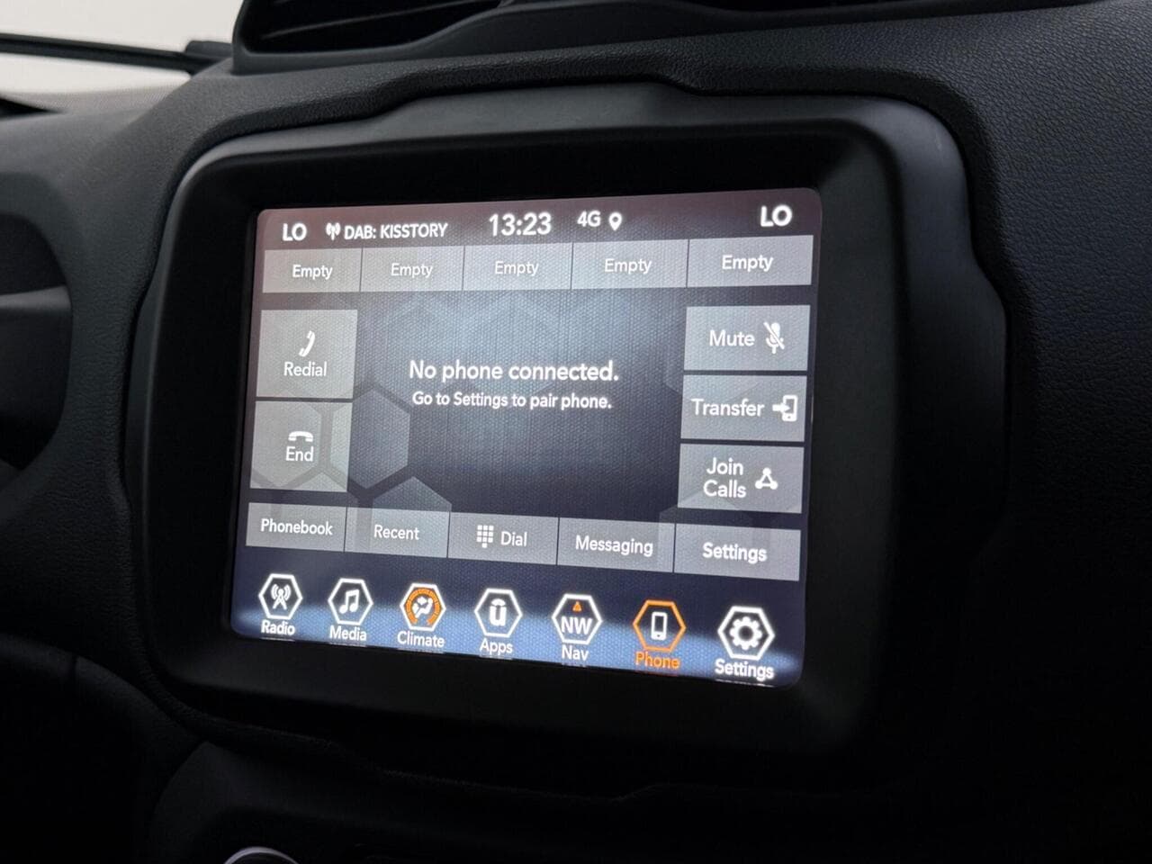 Jeep Renegade thumbnail Infotainment System