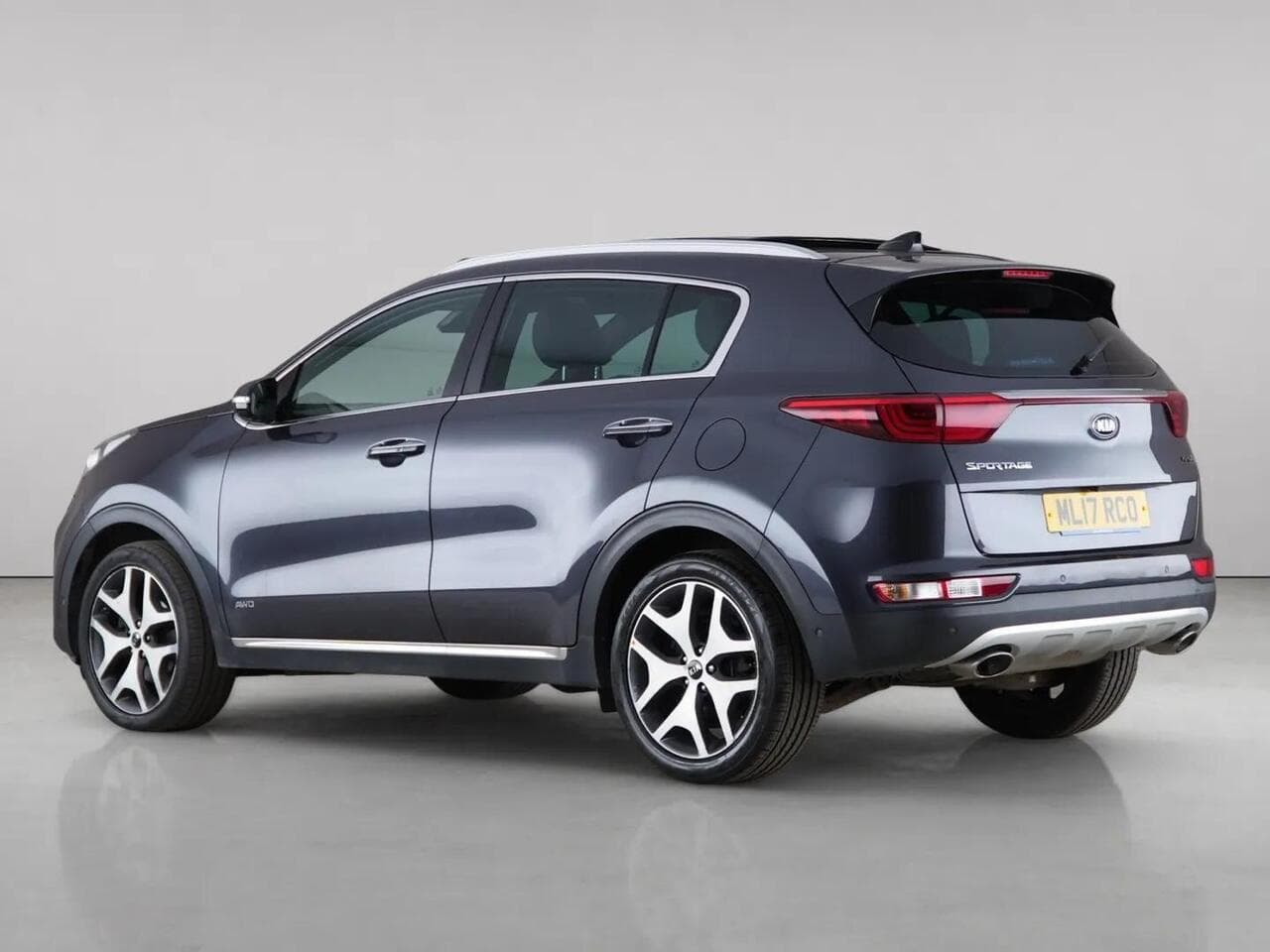 Kia Sportage thumbnail Rear Left