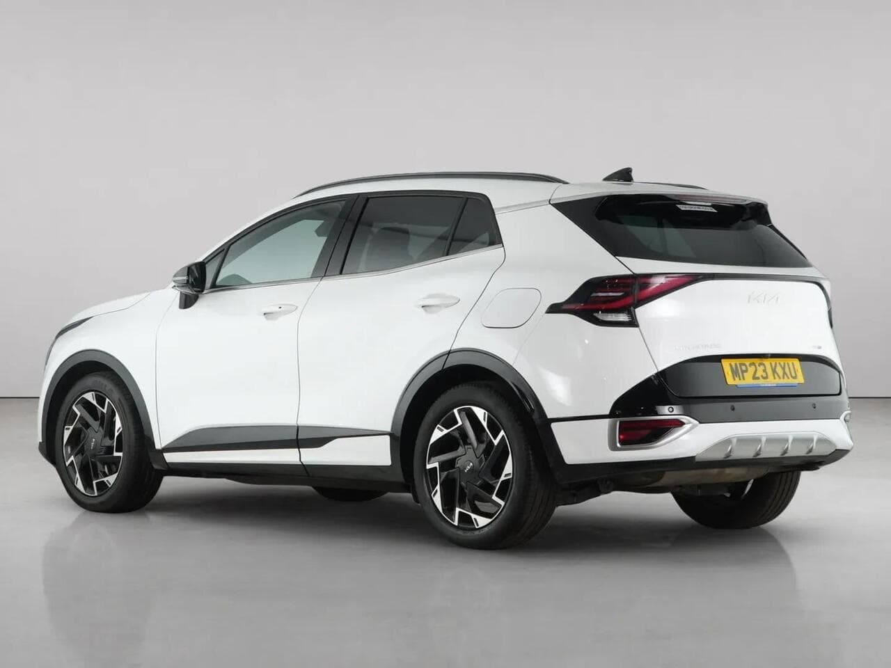 Kia Sportage thumbnail Rear Left