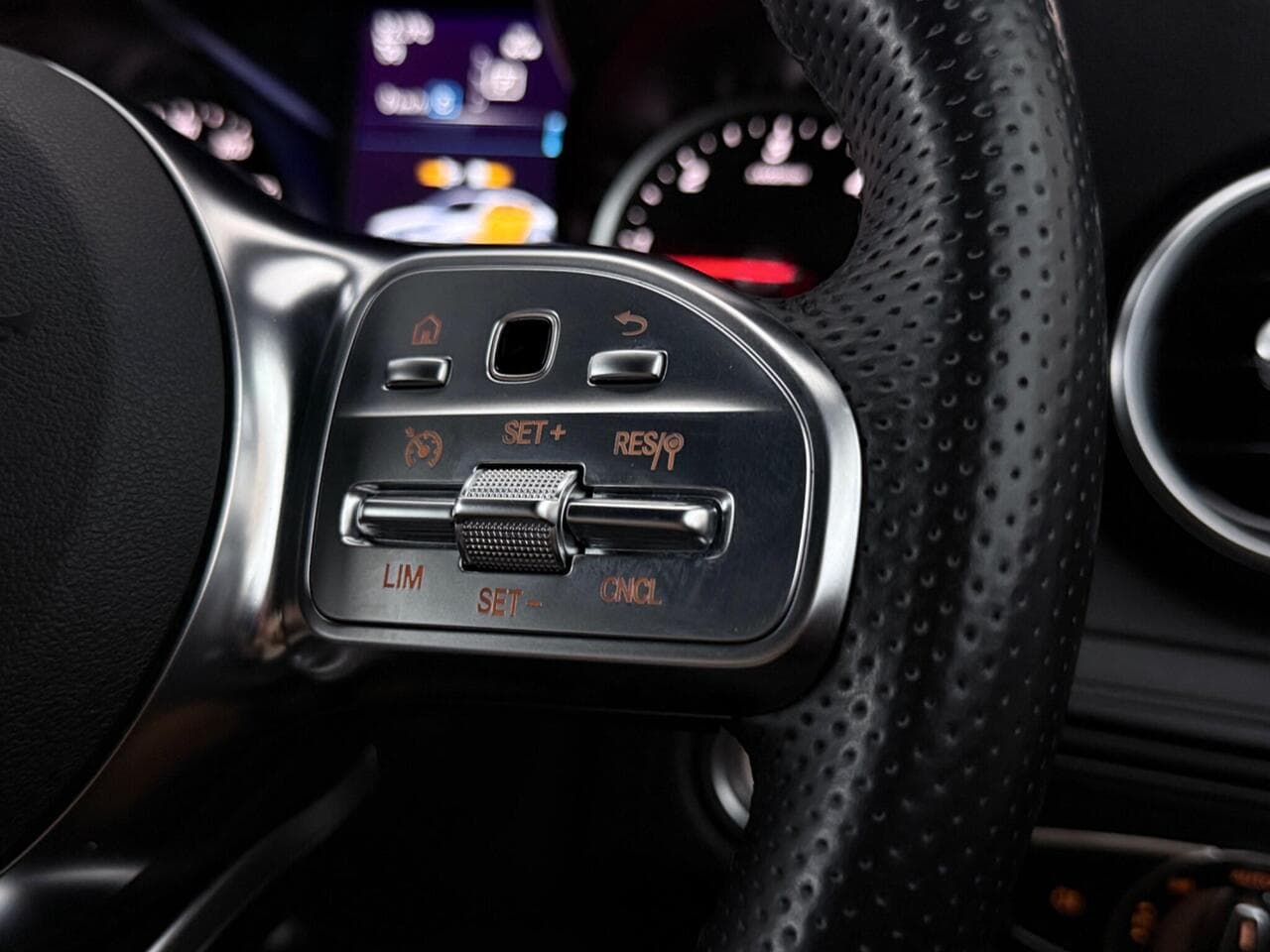Mercedes-Benz GLC thumbnail Misc Controls