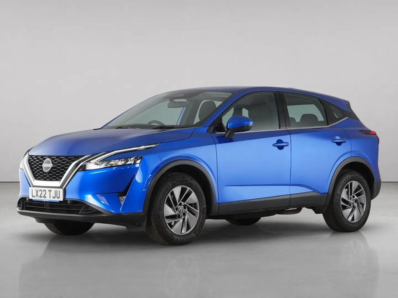 Nissan Qashqai thumbnail Front Left