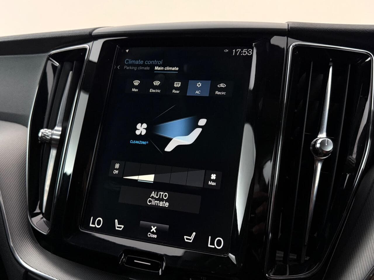 Volvo XC60 thumbnail Infotainment System