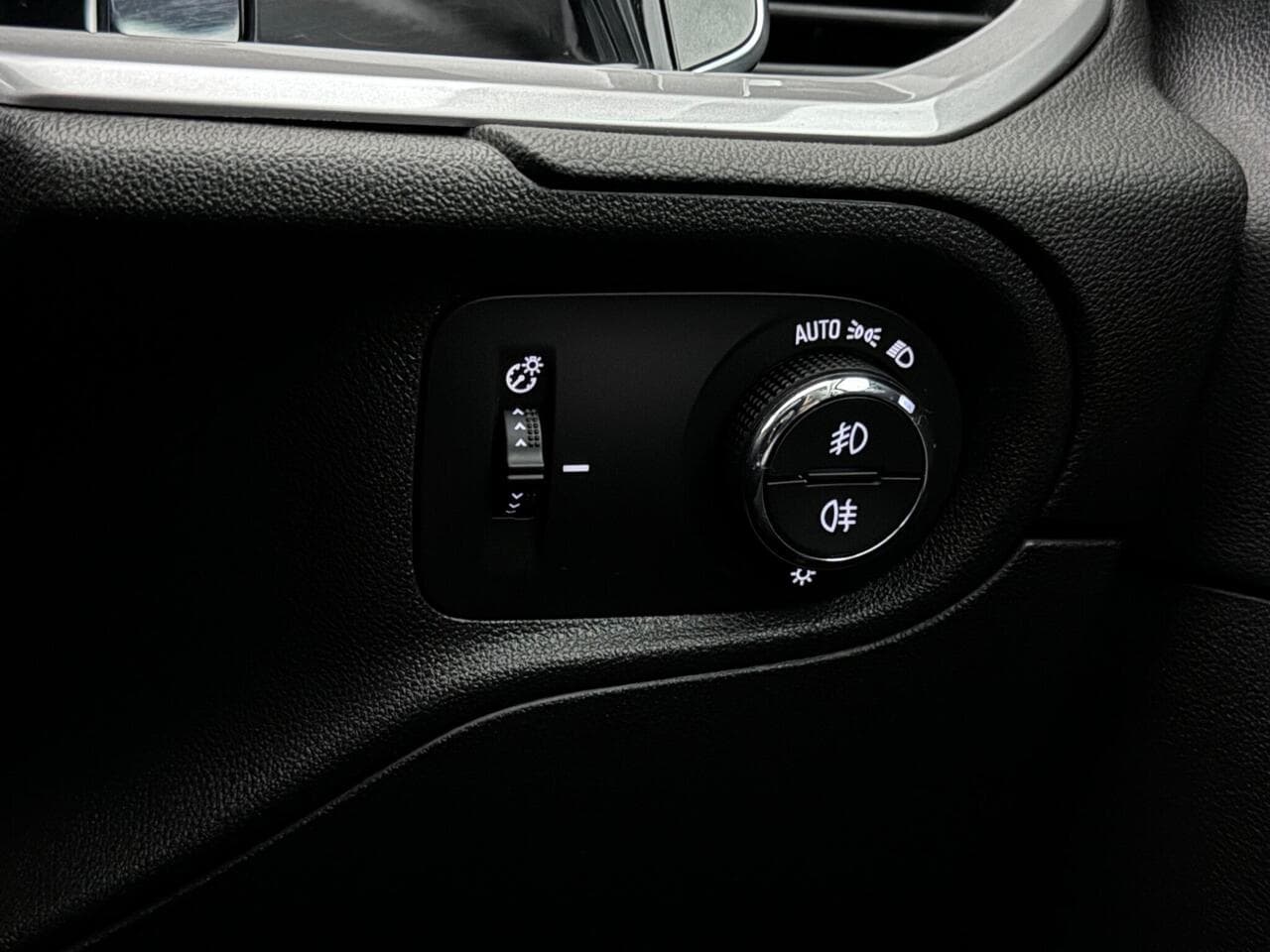 Vauxhall Grandland thumbnail Misc Controls