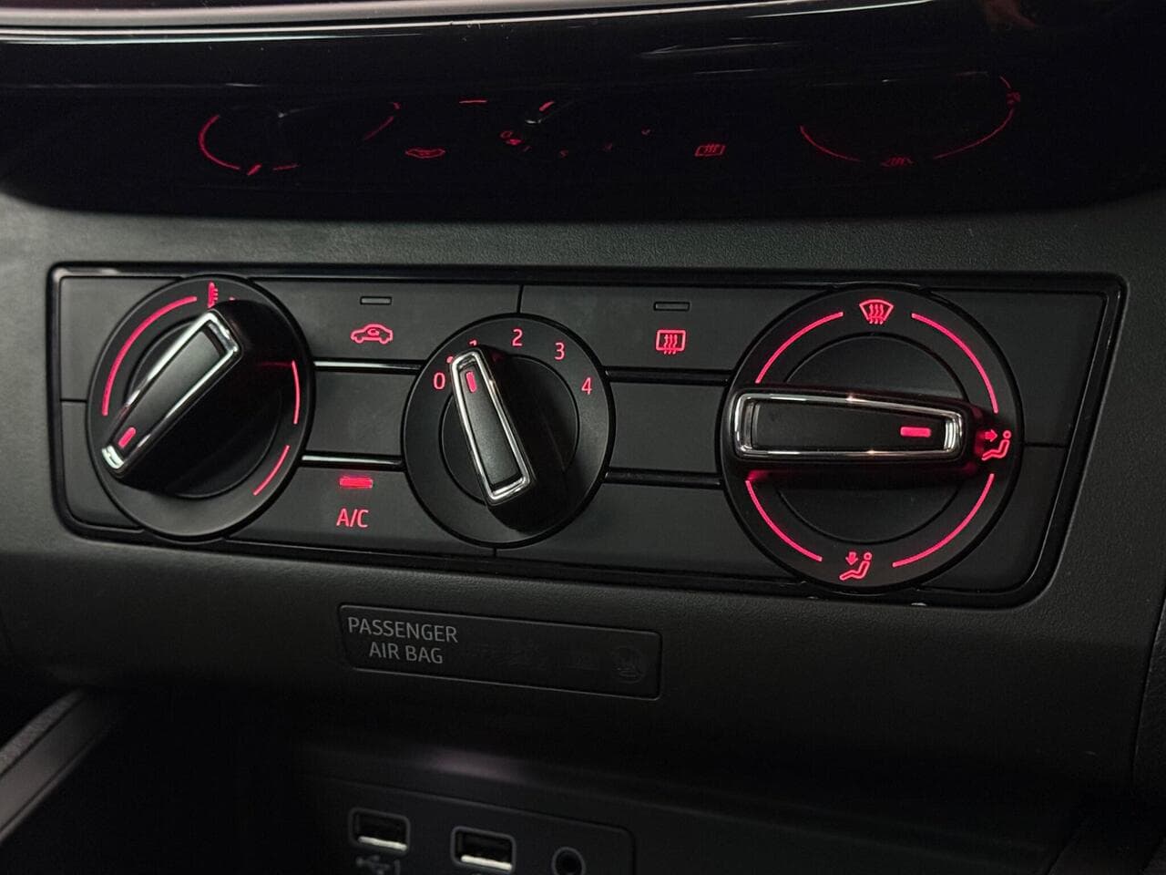 SEAT Ibiza thumbnail Misc Controls