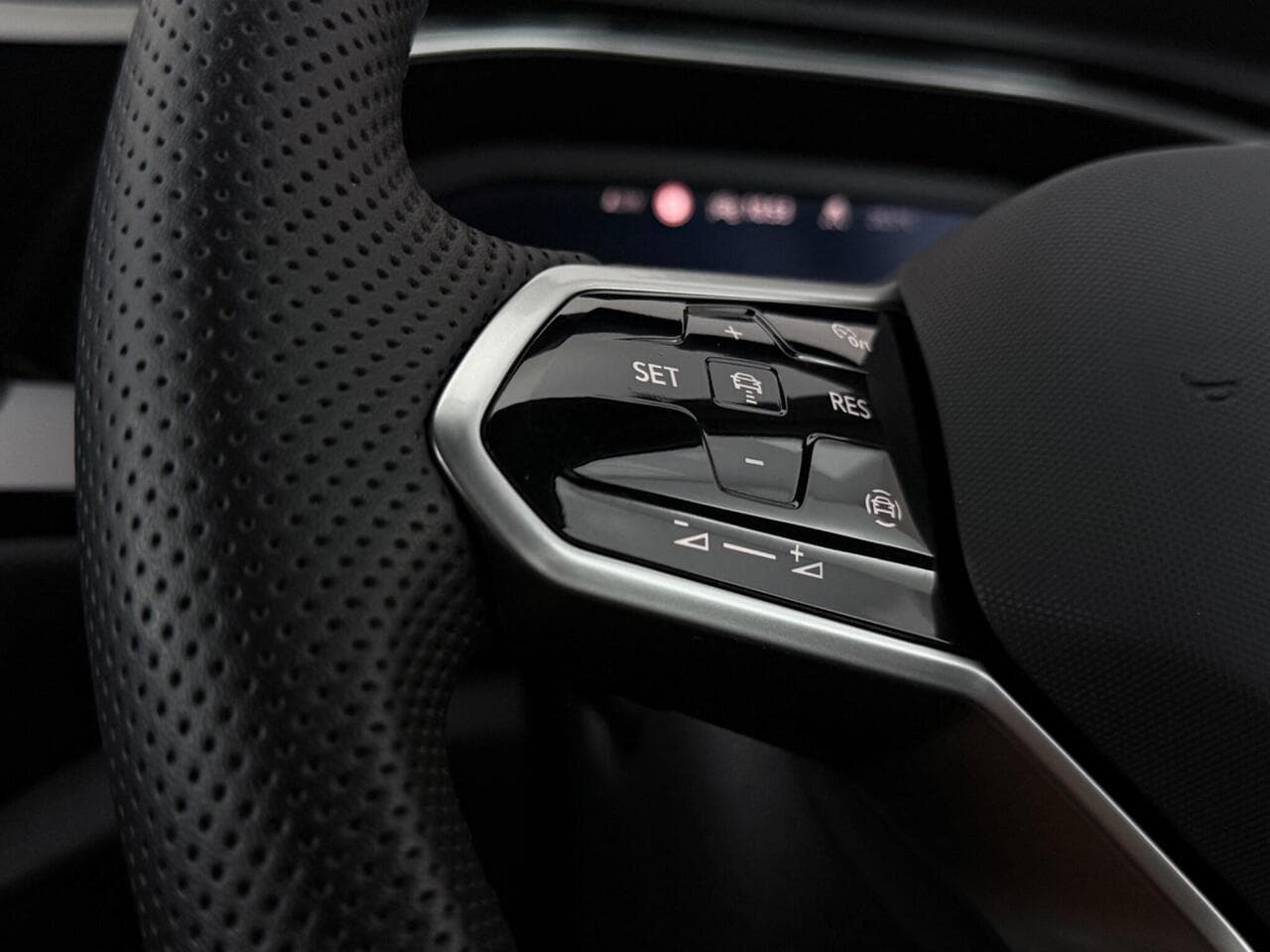 Volkswagen T-Roc thumbnail Misc Controls