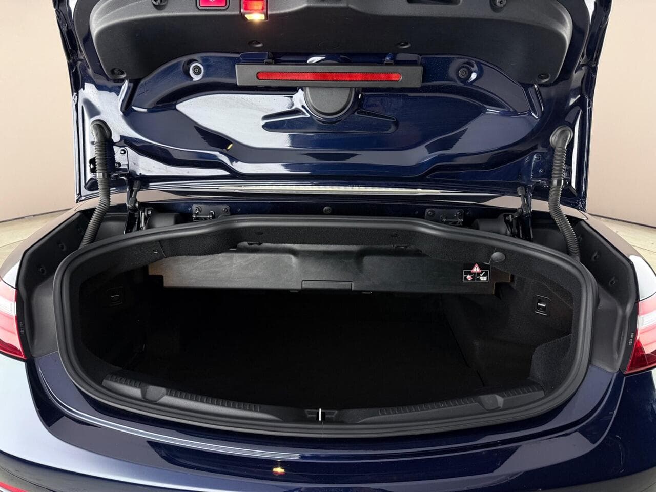 Mercedes-Benz E Class thumbnail Boot