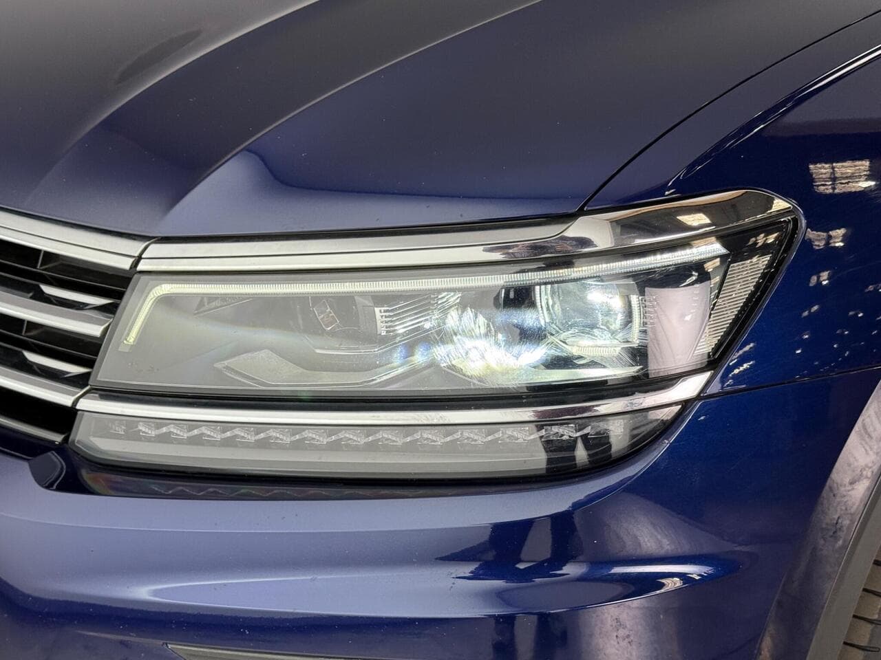 Volkswagen Tiguan thumbnail Lights Front