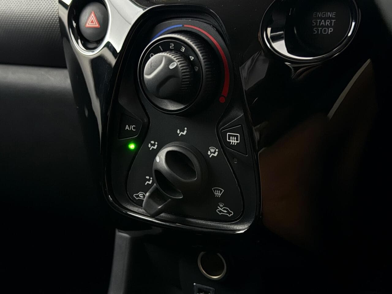 Peugeot 108 thumbnail Misc Controls