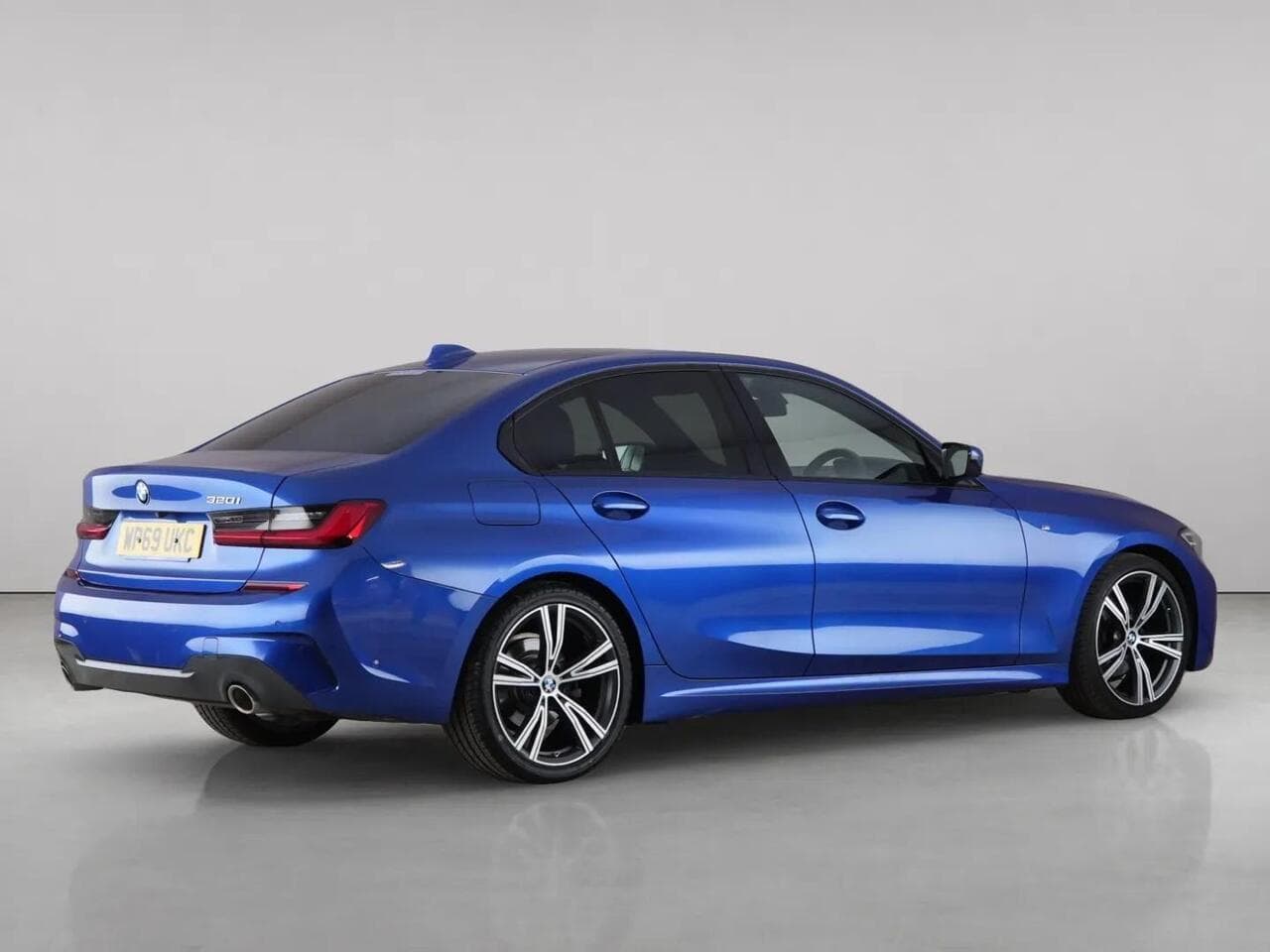 BMW 3 Series thumbnail Rear Right