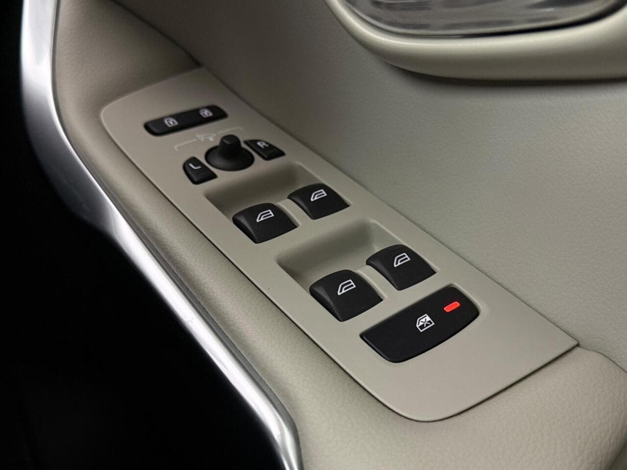 Volvo V40 thumbnail Misc Controls