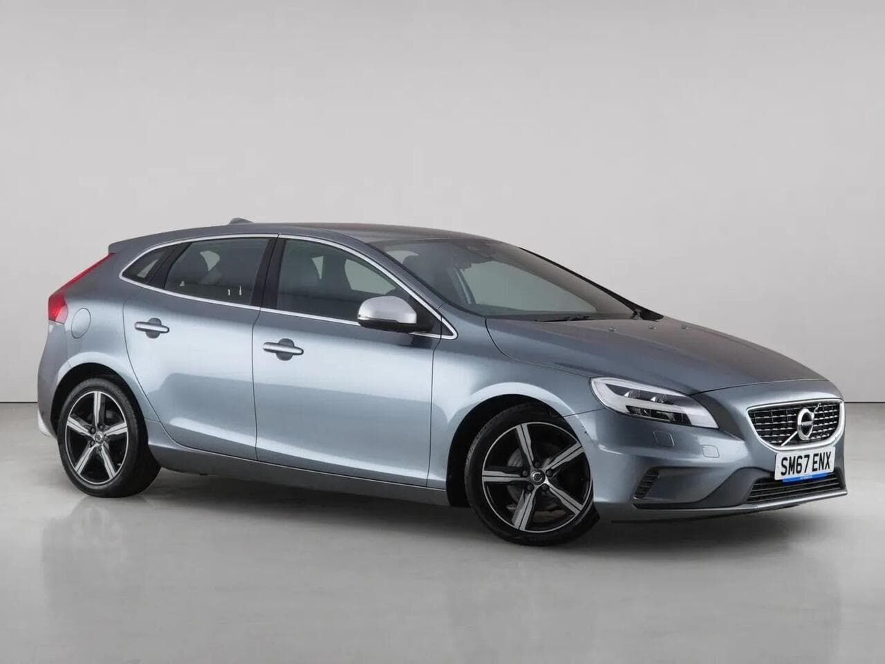 Volvo V40 - Volvo V40 2.0 T2 R-Design Nav Plus Hatchback 5dr Petrol Manual Euro 6 (s/s) (122 ps)