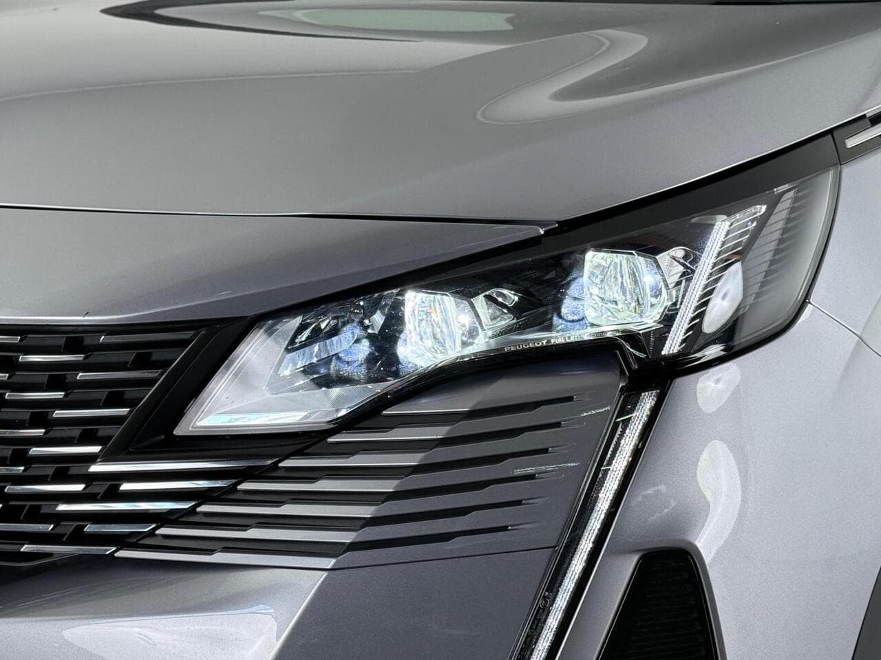 Peugeot 3008 thumbnail Lights Front
