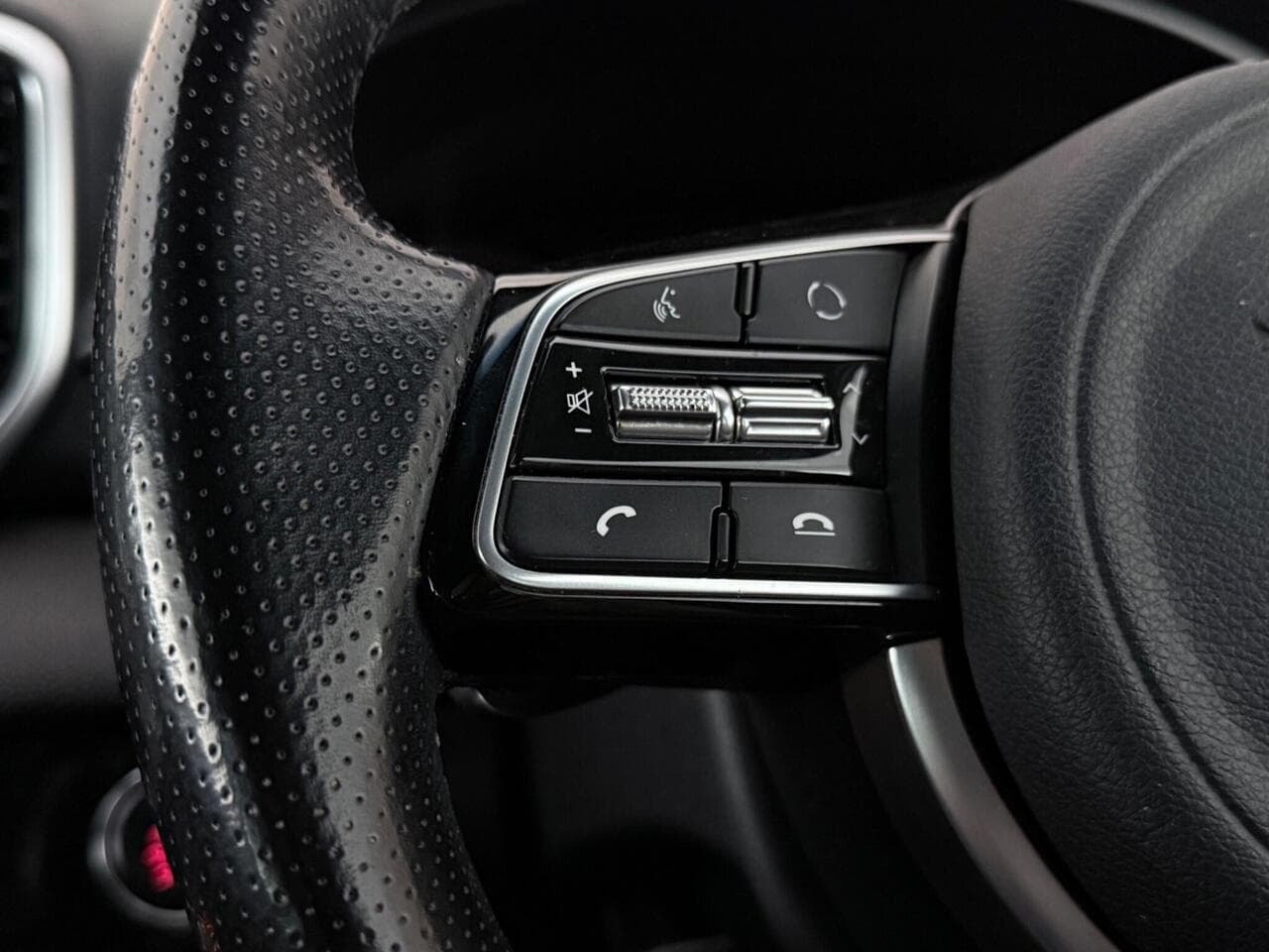 Kia Sportage thumbnail Misc Controls