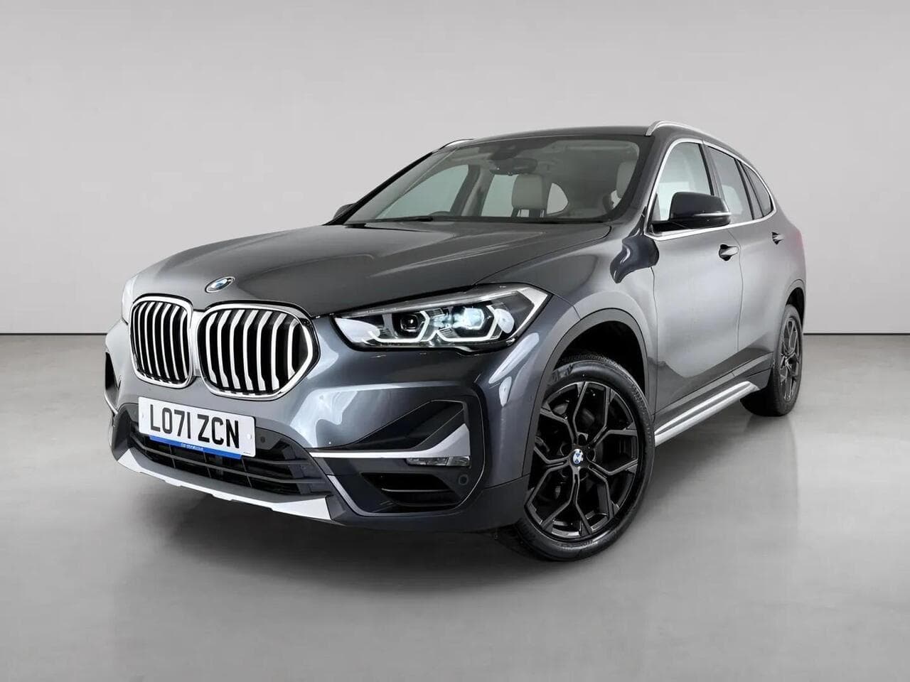 BMW X1 thumbnail Front Left
