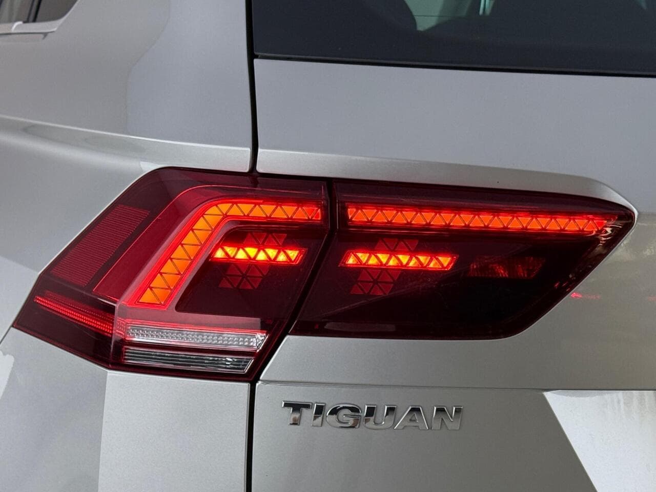 Volkswagen Tiguan thumbnail Lights Rear