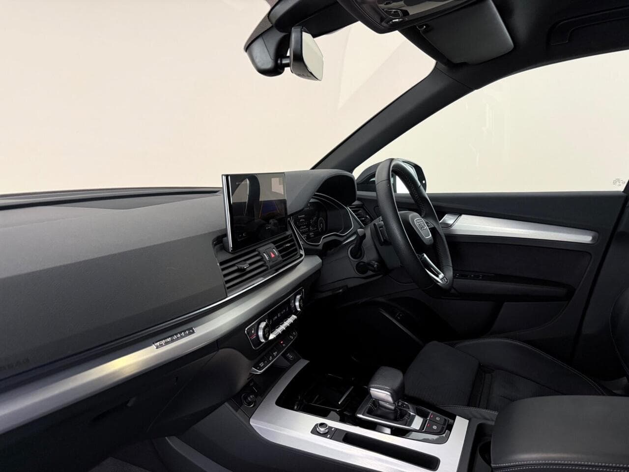 Audi Q5 thumbnail Interior Front