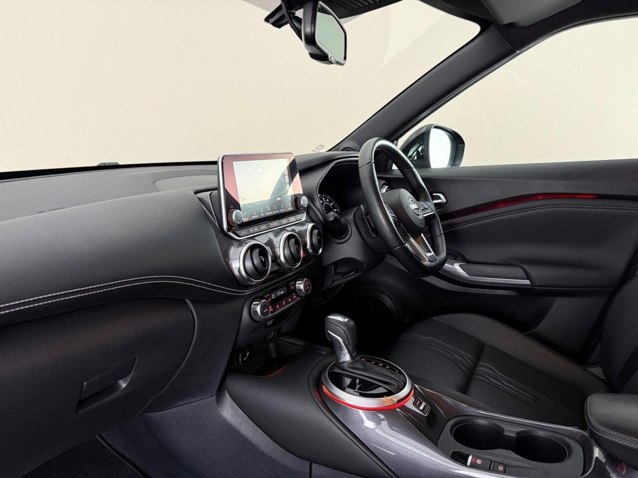 Nissan Juke thumbnail Interior Front