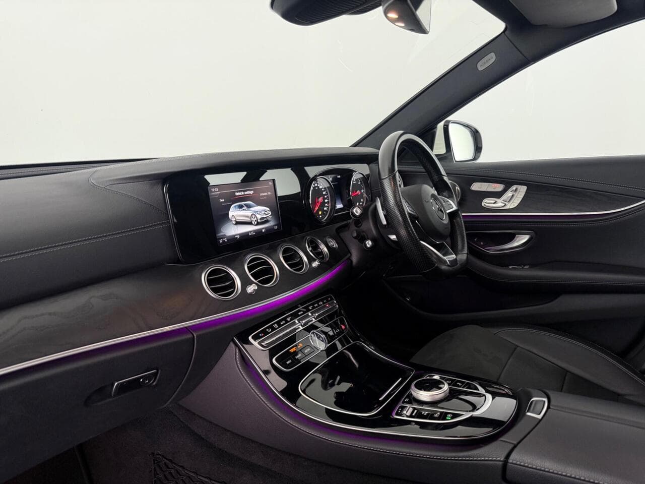 Mercedes-Benz E Class thumbnail Interior Front