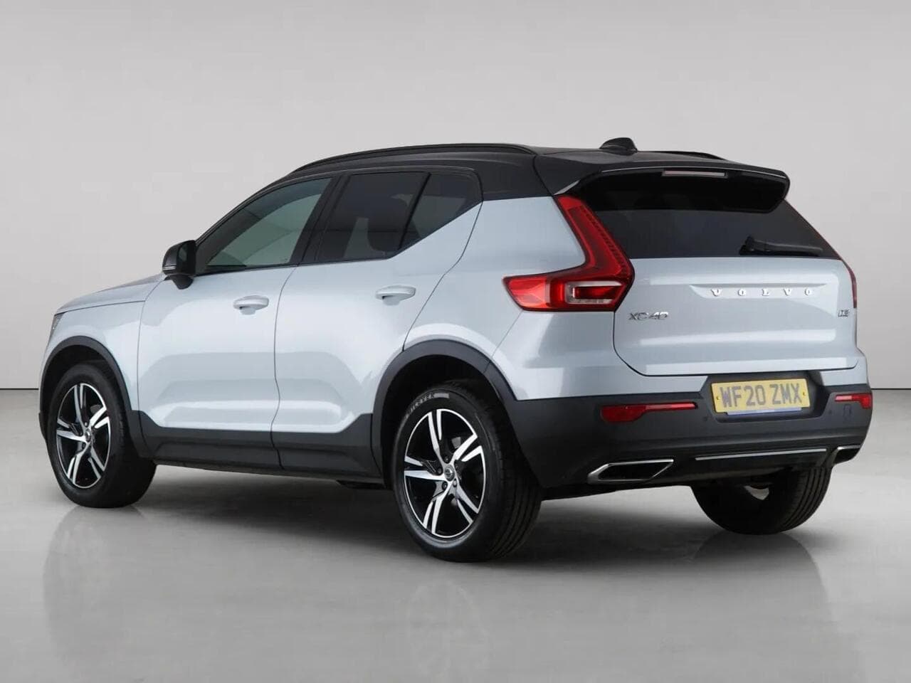 Volvo XC40 thumbnail Rear Left