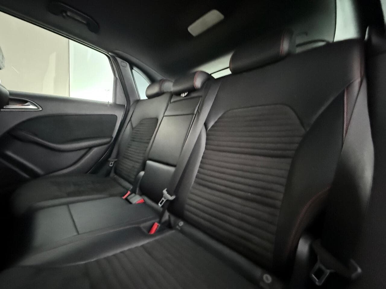 Mercedes-Benz B Class thumbnail Seats Rear