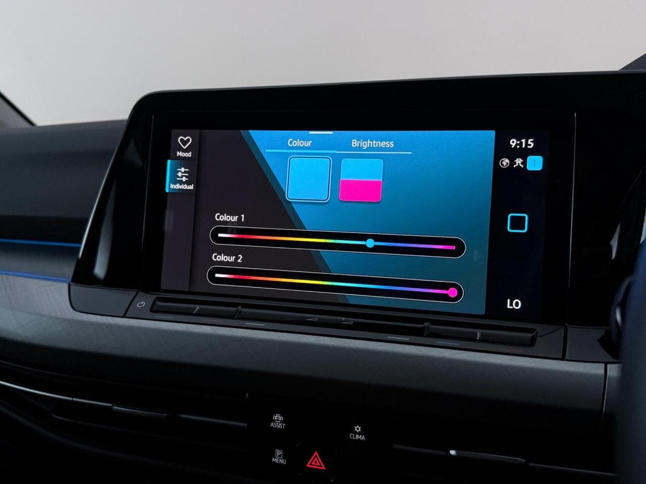 Volkswagen Golf thumbnail Infotainment System